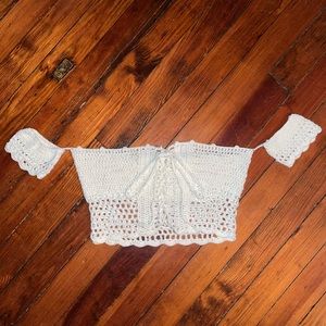 Fashion Nova ivory crochet crop top with front tie and slip on sleeves, size L
